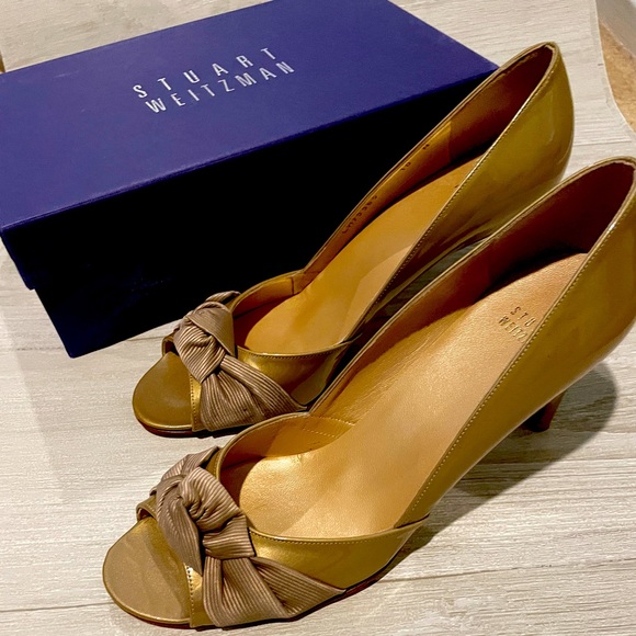 STUART WEITZMAN like new heel! Size 10 but fits more like a 9.5 - Picture 1 of 4